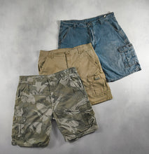Load image into Gallery viewer, WRANGLER CARGO SHORTS - 40 PIECES